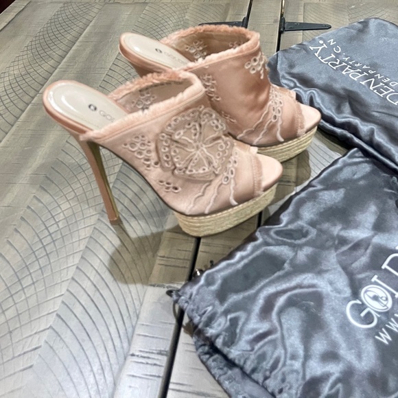 Beautiful, rare Golden Party Satin Mules - Picture 1 of 4